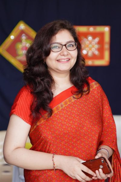 sara khan smiling sakha author